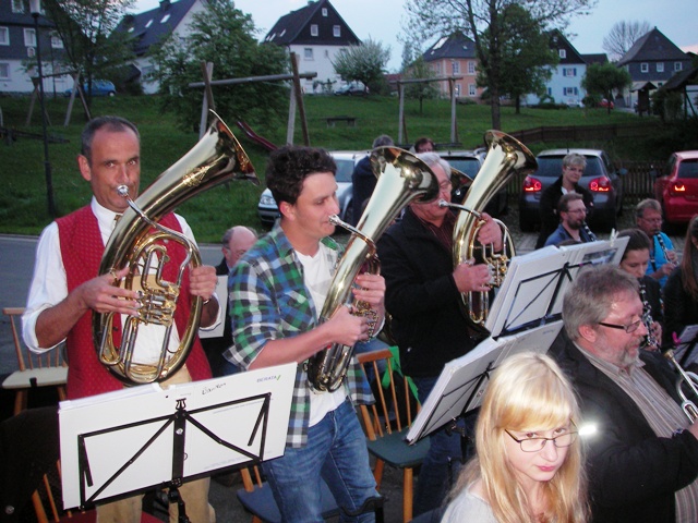 FFW Maibaum 2014: Blasmusik-Hrner