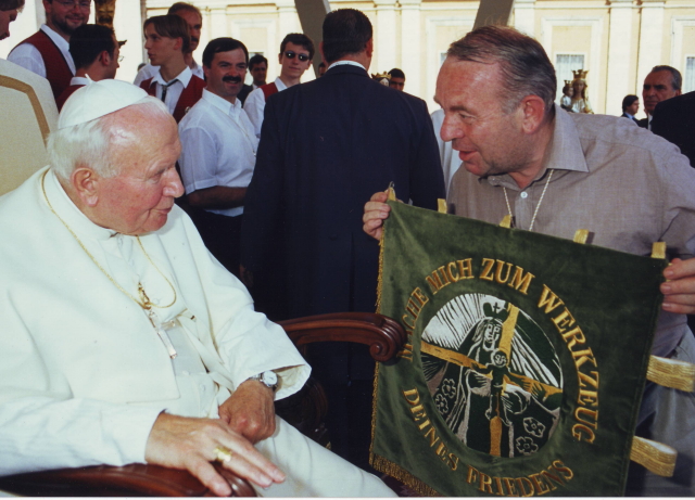 Friedensstandarte beim Papst